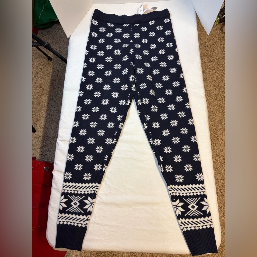 Joe Fresh Navy and White Snowflake Leggings -NWT